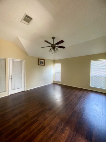 Building Photo - 2420 Creek Crossing Ct
