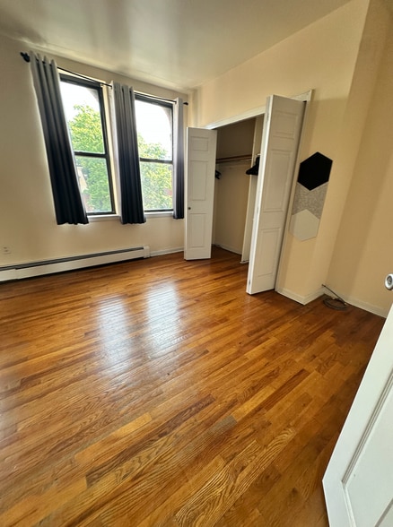 Building Photo - 577 Bramhall Ave