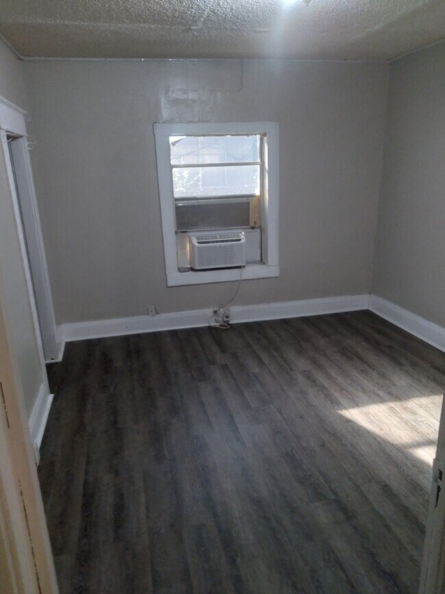 bedroom 1 - 1119 W 5th St