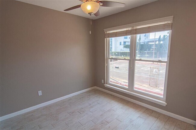Building Photo - 16 Mariner Village Dr