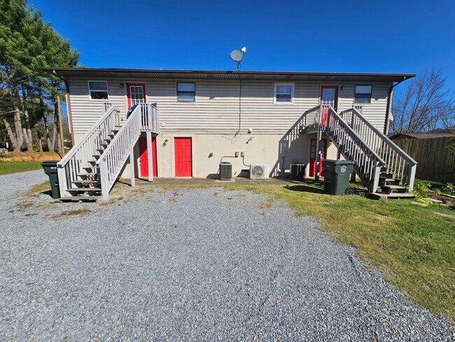 Primary Photo - 777 Old Embreeville Rd