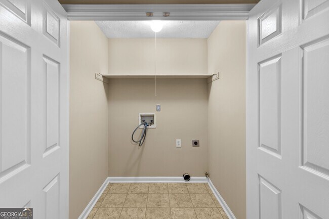 Building Photo - 625 Oxford Hall Dr SW