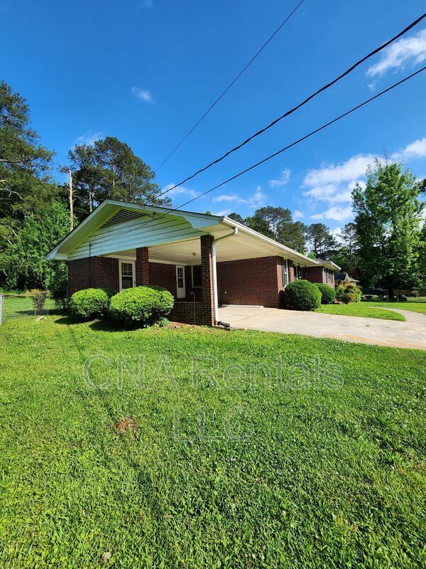 Building Photo - 626 Honeybear Ln
