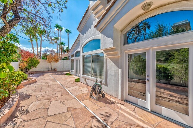 Building Photo - 8129 Pacific Cove Dr