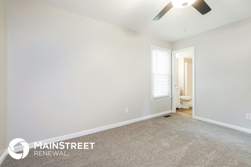 Building Photo - 108 S Bend Dr