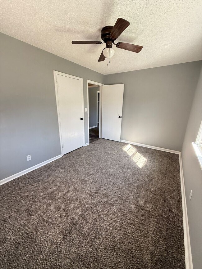 Building Photo - 4 bedroom/1 bath/detached storage building