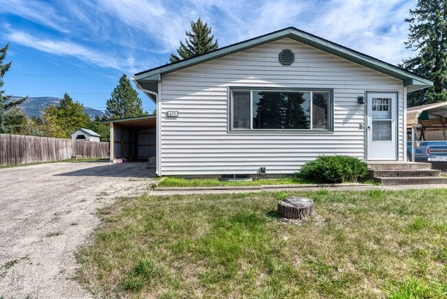 Primary Photo - Beautifully renovated three bedroom with l...