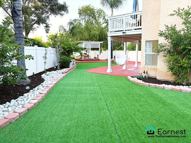 Building Photo - Charming 4-Bed/2.5-Bth Home in Prime Santa...