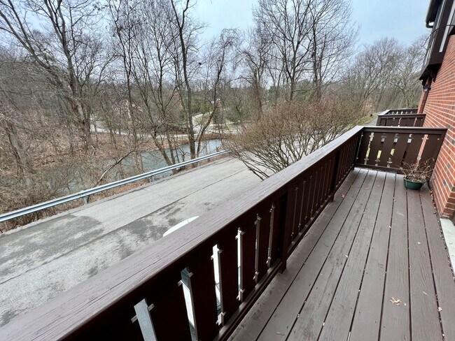Building Photo - Sewickley Heights - Gorgeous Townhouse - 3...