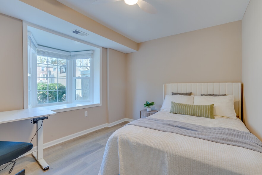 Primary Photo - 8131 Pinelake Ct