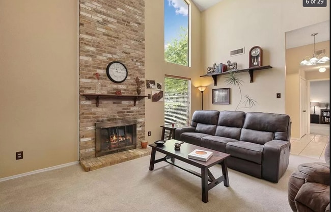 Building Photo - 1512 Woodcreek Dr