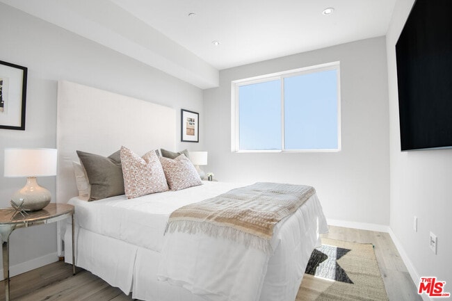 Building Photo - 1226 S Bedford St