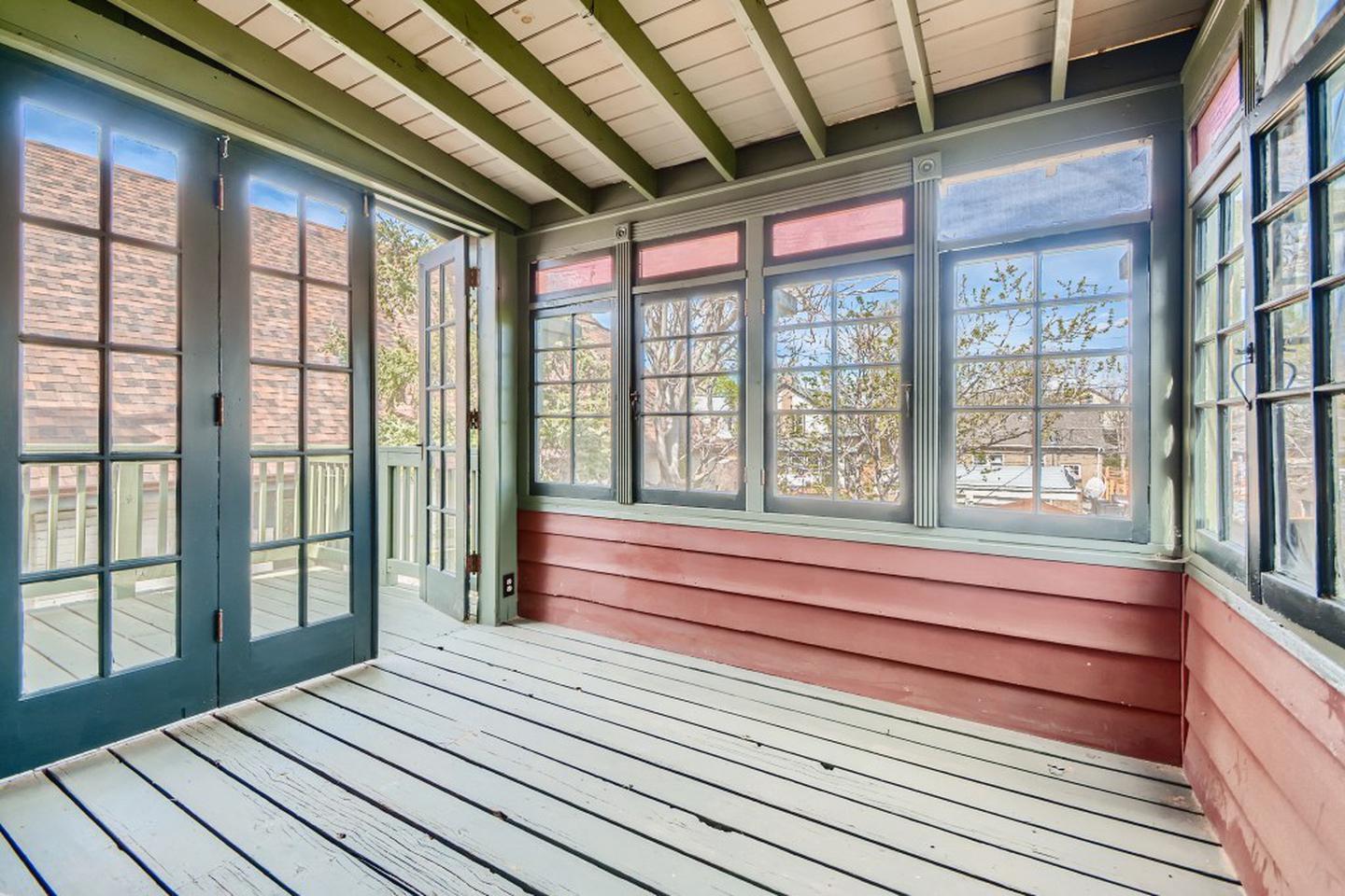 Building Photo - Charming Five Points home only blocks from downtown