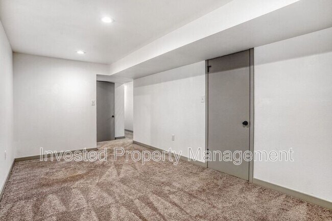 Building Photo - 3004 S Zurich Ct