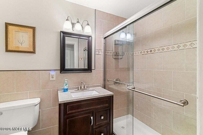 Building Photo - 19 Elm St