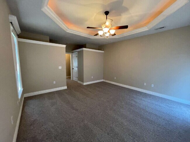 Building Photo - 4BR / 3Car garage / Fully fenced in backyard - Stunning property