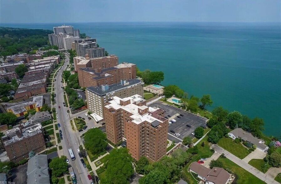 Building Photo - 11720 Edgewater Dr