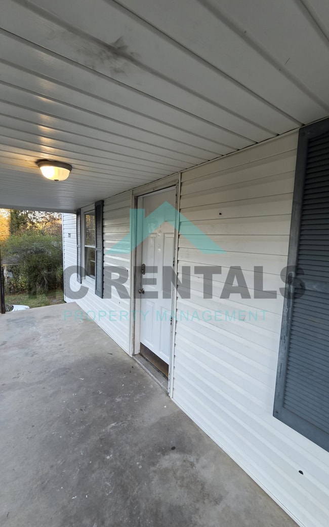 Building Photo - 721 Davis St