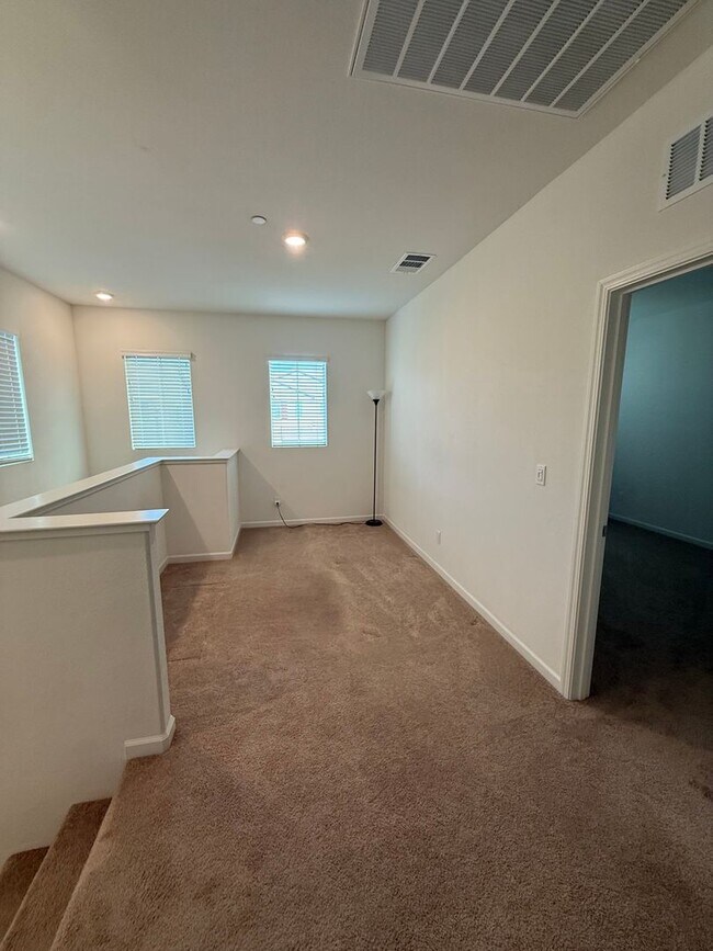 Building Photo - 2351 Hanson Dr