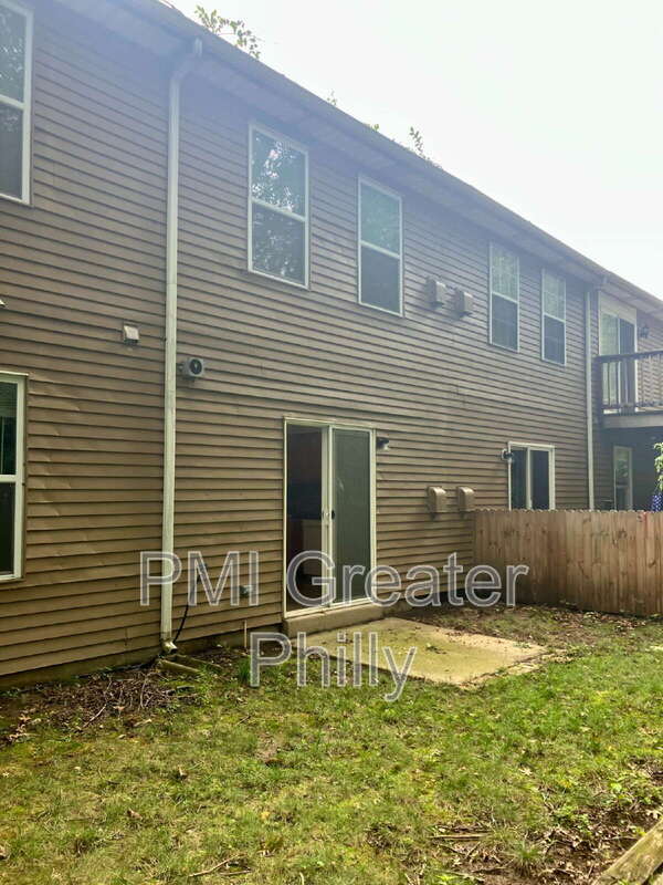 Building Photo - 585 Wrensong Rd