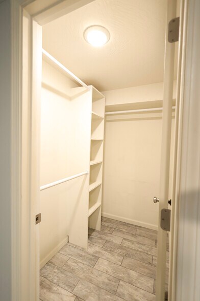 Building Photo - 1351 E Cherry St