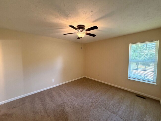 Building Photo - 406 Hazelwood Dr