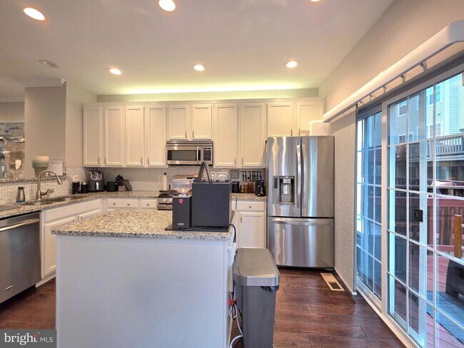 Building Photo - 5300 Arapaho Ln