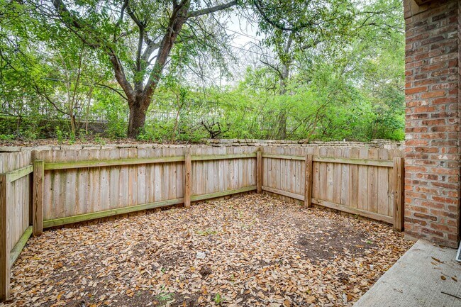 Building Photo - Fabulous Lake Austin 1 Bedroom - 2222 / 36...