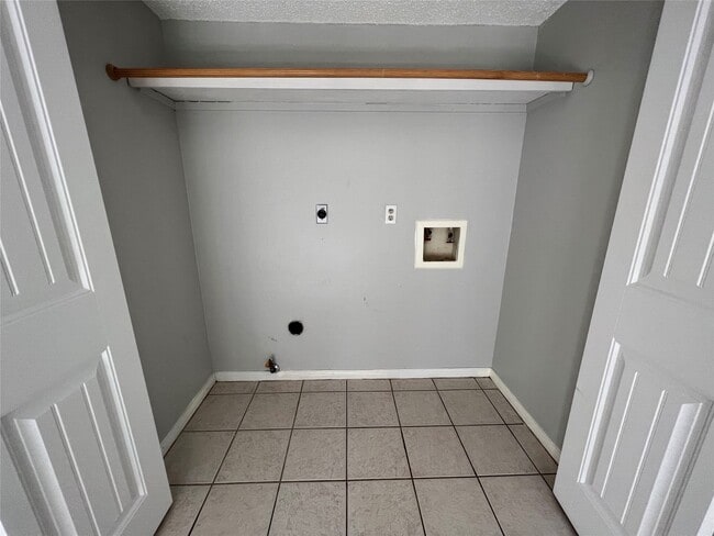 Building Photo - 38 Meadow Cove Dr