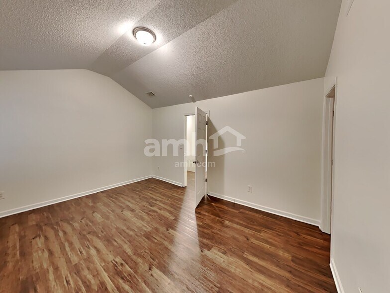 Building Photo - 364 Hidden Creek Ln