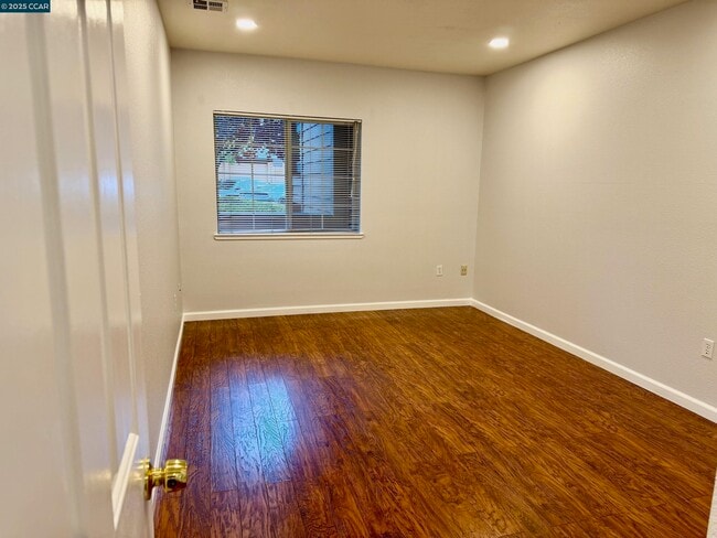 Building Photo - 216 Stone Pine Ln