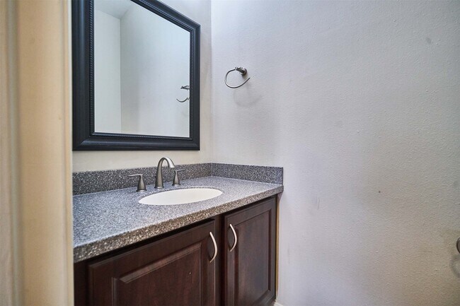 Building Photo - 2816 Holly Hall St