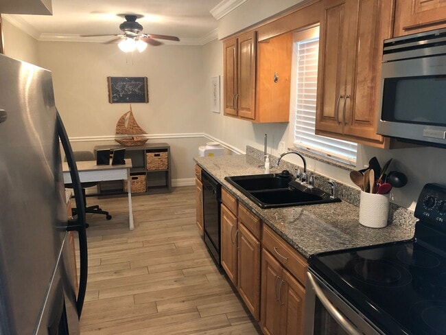 Building Photo - 2026 WINTER RENTAL ! FURNISHED - 5 MINUTES...