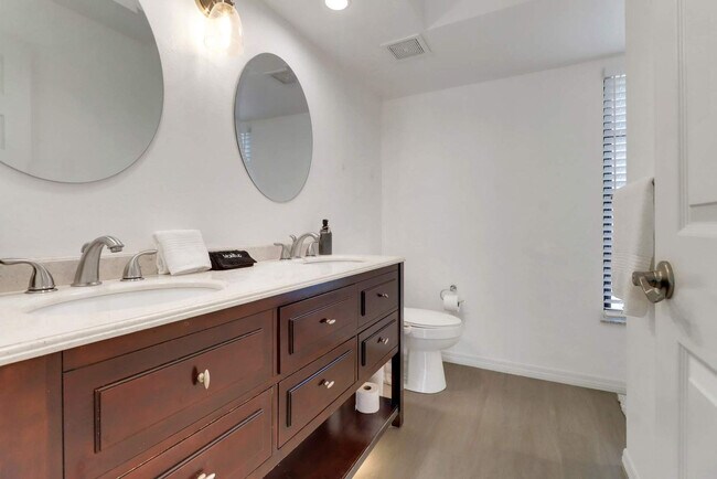 Building Photo - 1514 Forest Lakes Blvd