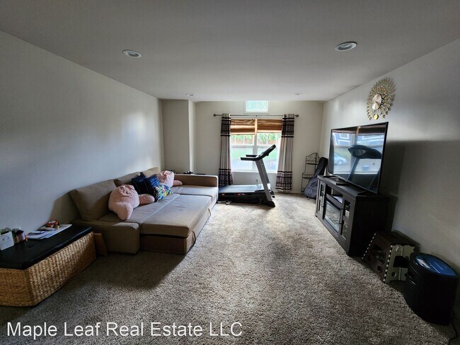 Building Photo - 5 br, 3.5 bath House - 10108 186th CT NE