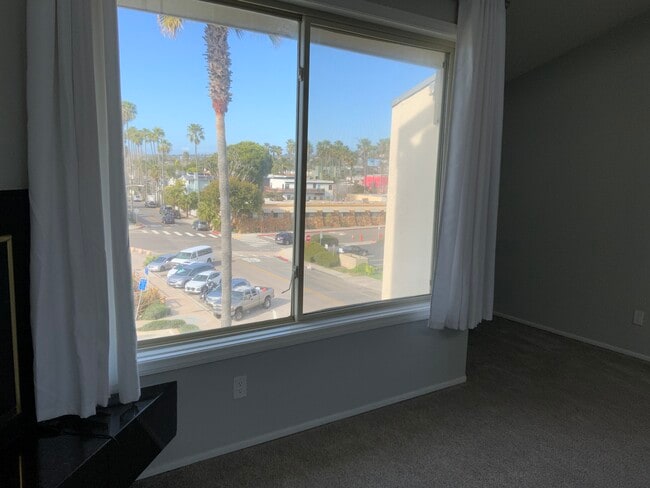 Building Photo - 135 S Sierra Ave