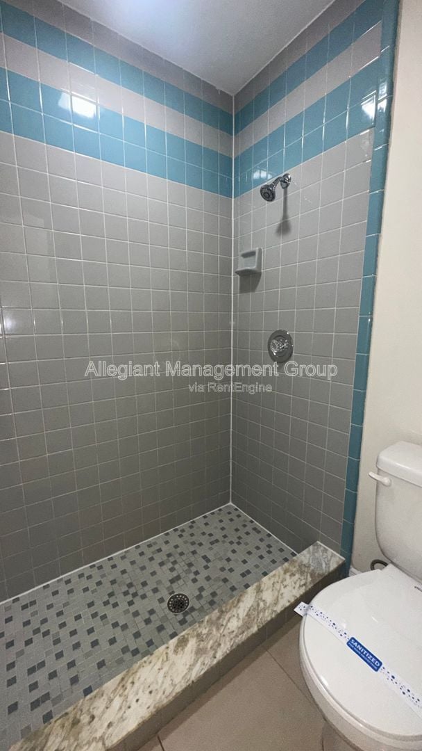 Building Photo - 165 Toluca Dr