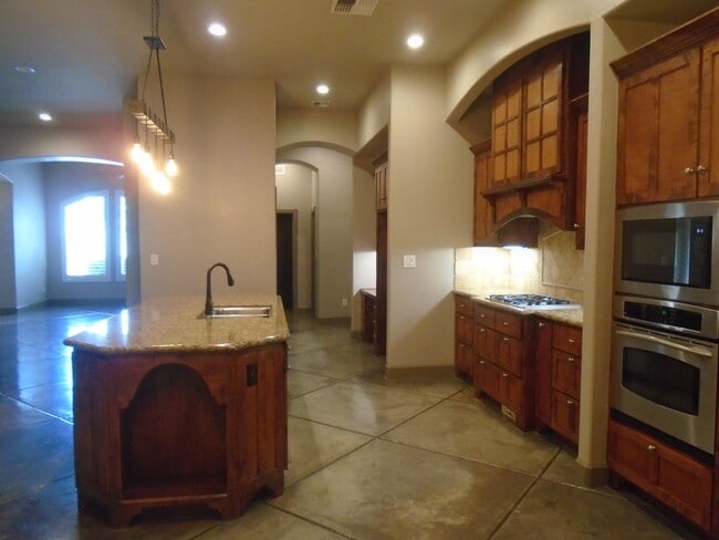 Building Photo - CUSTOM BUILT IN GATED SOUTHERN OAKS !!!  APPLICATION PENDING