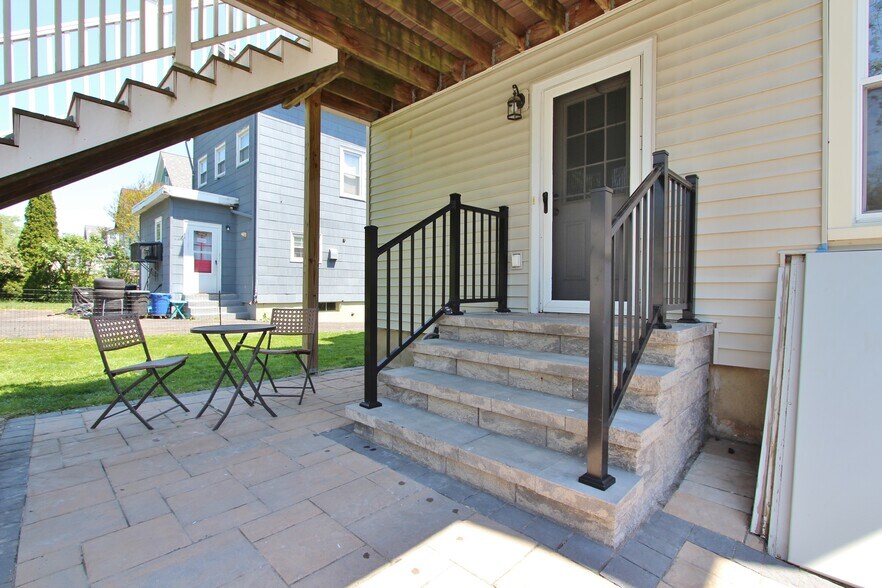 Back Entry - Paver Patio - 552 Cumberland St