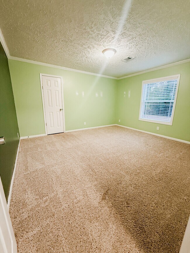 Building Photo - 106 Dolly Dr