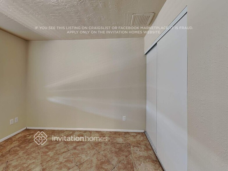 Building Photo - 3735 W Columbine Dr