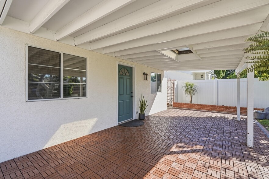 Building Photo - 6120 Case Ave