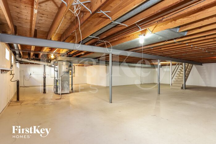 Building Photo - 3250 Churchill Dr