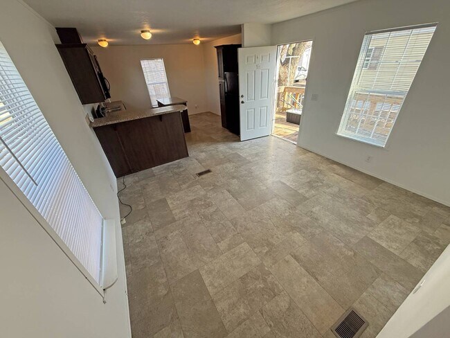 Building Photo - 2501 N Apperson Way