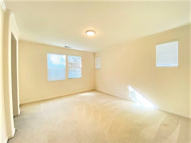 Building Photo - Dublin Townhouse with Solar!  3 Bed 2.5 Ba...