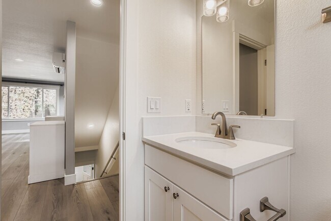 Building Photo - 3771 SE 43rd Ave