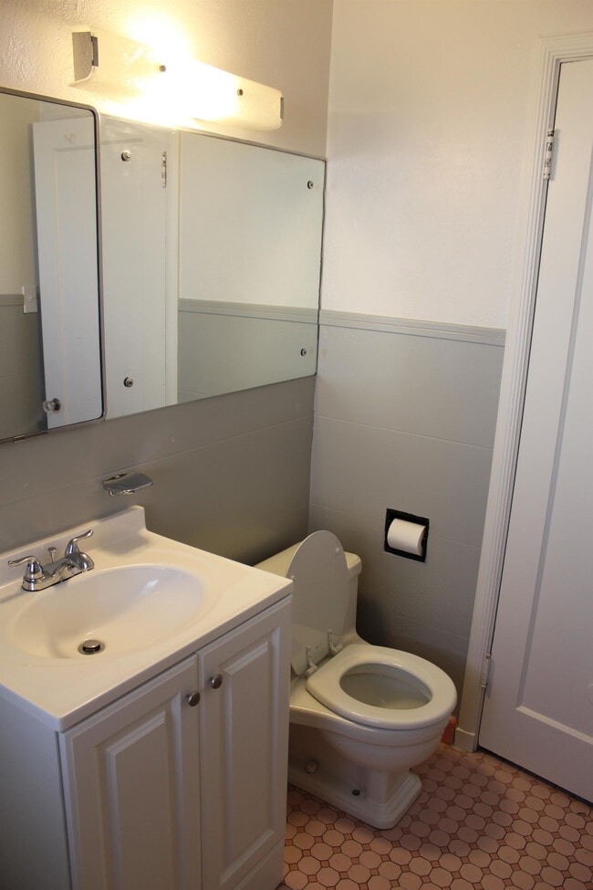 Building Photo - 1663 Blaine Ave