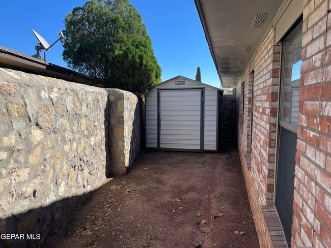 Building Photo - 1601 Charles Owens Dr