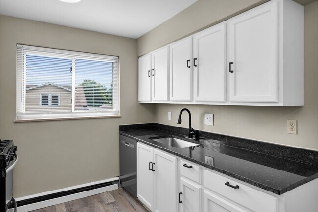 Building Photo - 3873 E Galbraith Rd