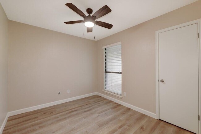 Building Photo - 602 Apache Trail